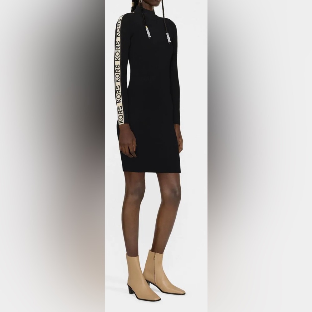 Gorgeous Michael Kors dress size medium. Perfect for fall!